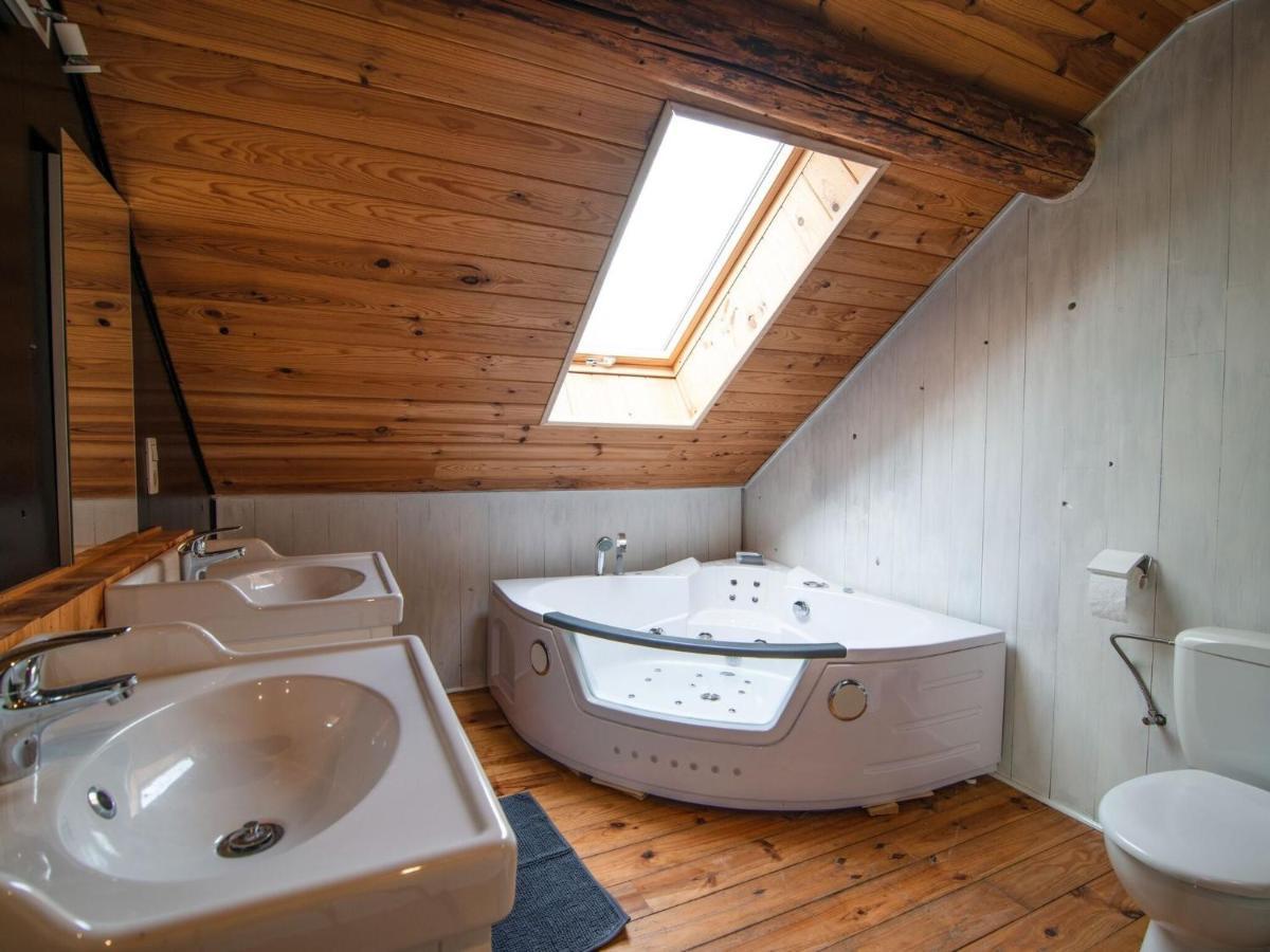 Very Spacious House With Sauna Spa And Countryside Views ゴウブー エクステリア 写真