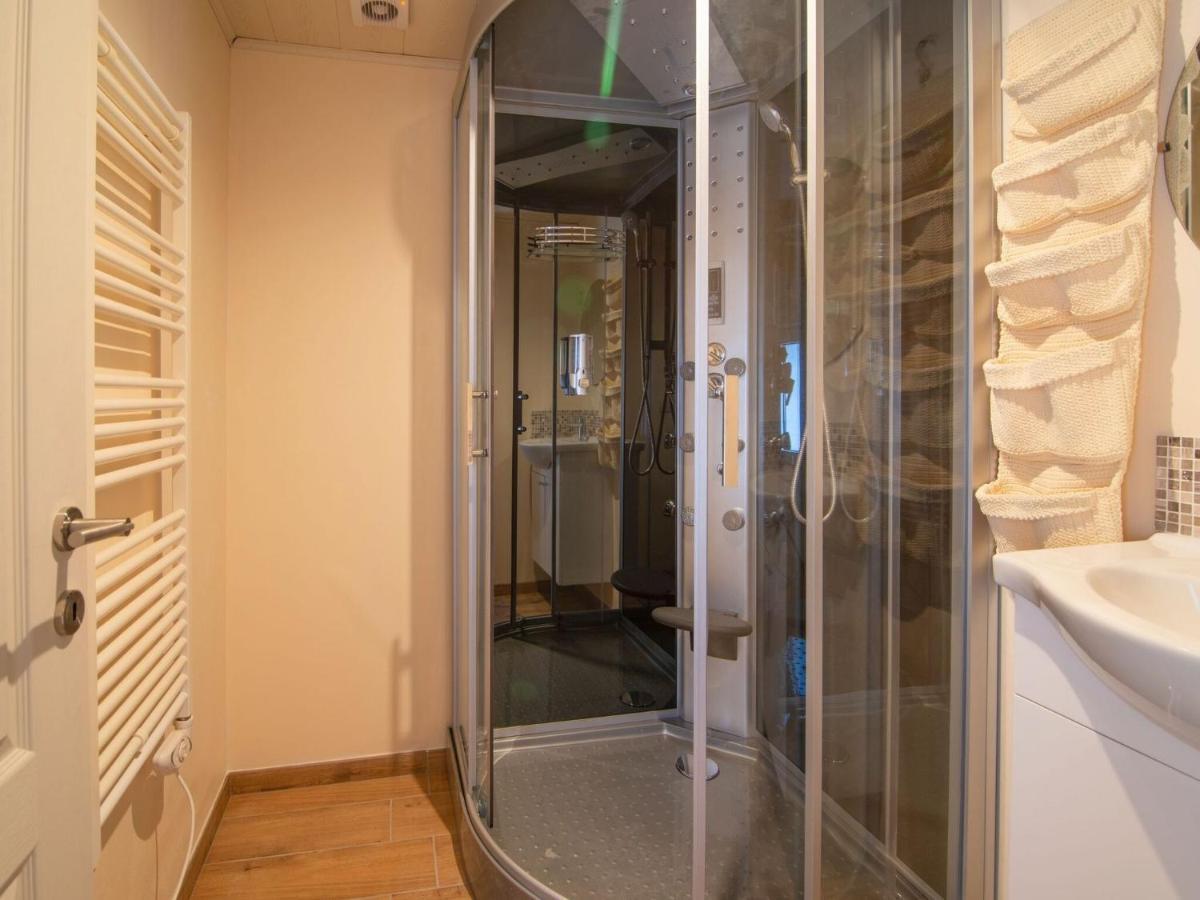 Very Spacious House With Sauna Spa And Countryside Views ゴウブー エクステリア 写真