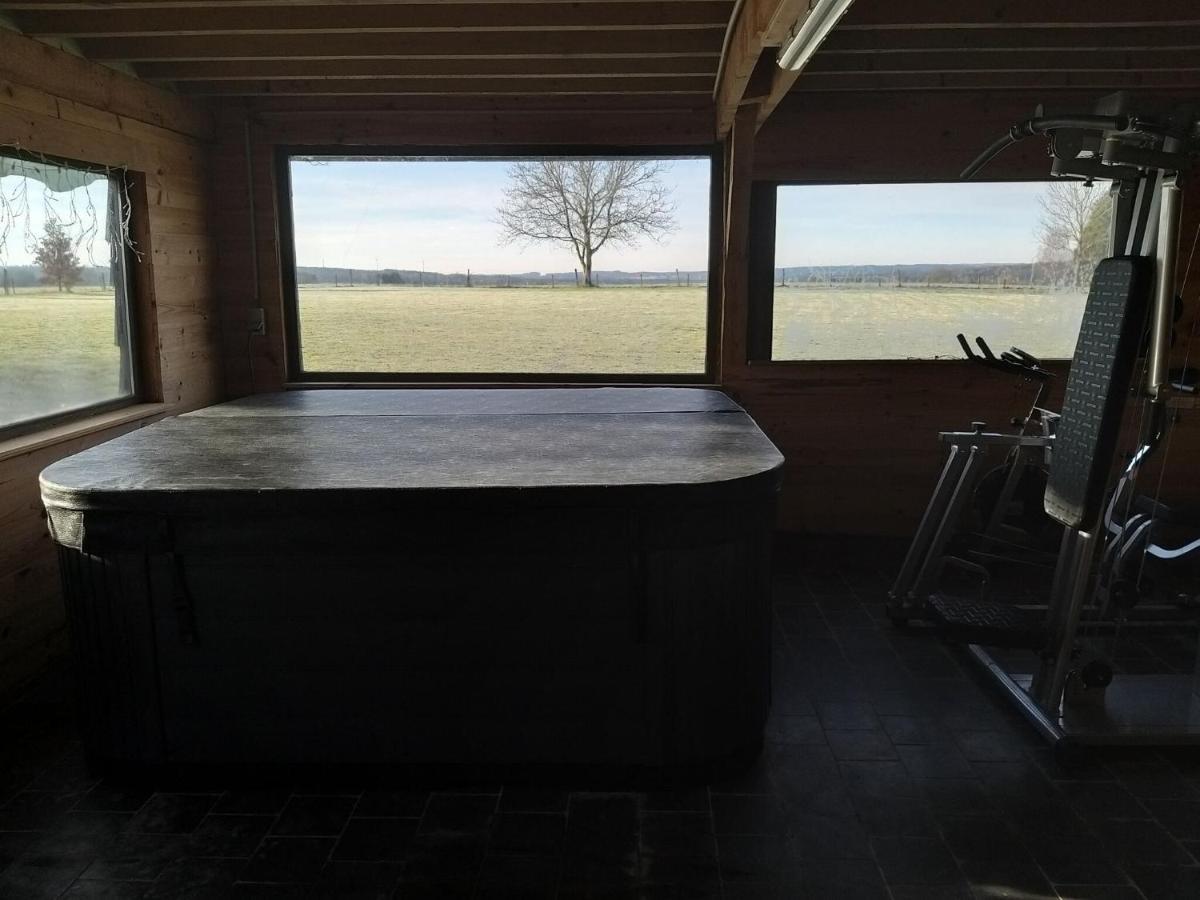 Very Spacious House With Sauna Spa And Countryside Views ゴウブー エクステリア 写真